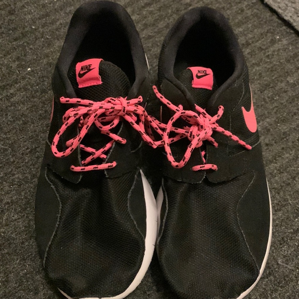 Nike Kaishi (GS) Black Pink Sneakers-Size 6 Youth (Fits women’s 7.5)